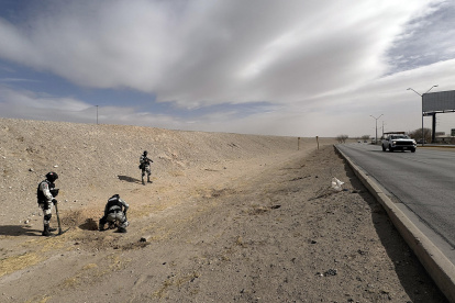 Elementos de la Guardia Nacional (GN), realizan un operativo de búsqueda de un segundo túnel en las cercanías del Río Bravo este miércoles, en Ciudad Juárez en Chihuahua (México).