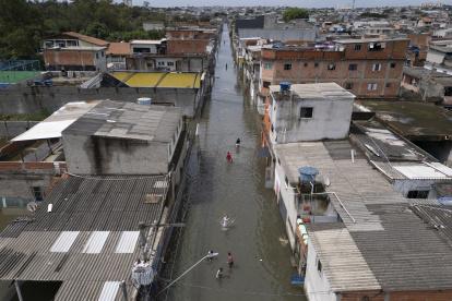 Situación. Los vecinos de Jardim Pantanal quedan bajo el agua con cada lluvia. El alcalde pretende solucionar desalojando a sus habitantes.