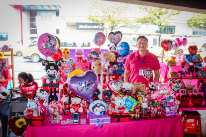 Feria frente a Mall del Sur.