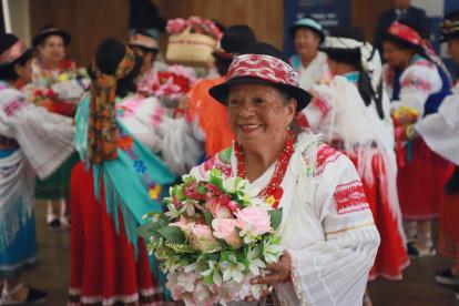 Las personas pueden jubilarse a los 60 años de edad y con 30 de aportaciones.
