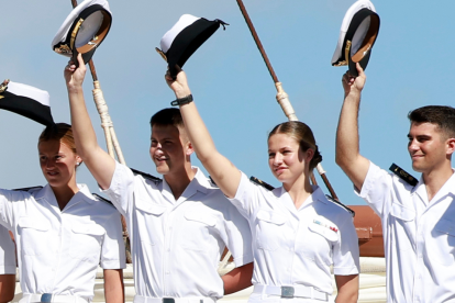 La princesa Leonor en su travesía como guardiamarina en el Buque Escuela Juan Sebastián de El cano, en la primera escala en Salvador de Bahía (Brasil).
