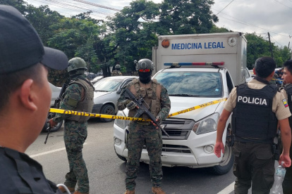 Instante en el que las autoridades confirmaron que la víctima era el  teniente coronel Porfirio Cedeño Cedeño.