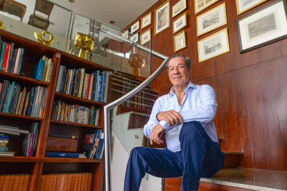 Benjamín Rosales es un historiador y empresario guayaquileño.