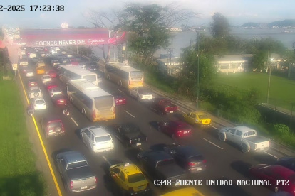 Tráfico colapsado en el Puente de la Unidad Nacional