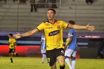 Gastón Campi de Barcelona SC celebrando su gol en el Jocay de Manta.