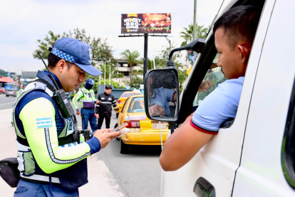 La Agencia de Tránsito y Movilidad realizó los operativos en la avenida Carlos Julio Arosemena