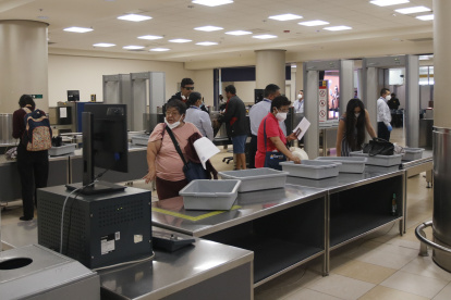 Referencial. Alerta sobre perfiles falsos que usan el nombre de Quiport y el Aeropuerto de Quito para estafas