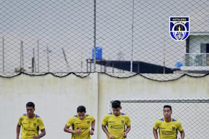 Astillero FC de segunda categoría y sus entrenamientos.