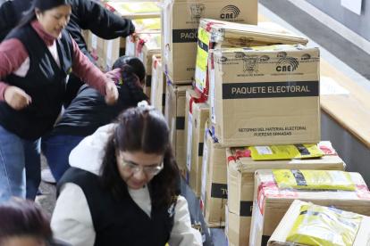 Tras la votaciones, el escrutinio se estableció desde las 17:00 del 9 de febrero.