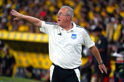 Jorge Célico lleva menos de un mes al frente de Emelec.