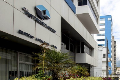 La Fiscalía investiga la contratación de seguros en Petroecuador.