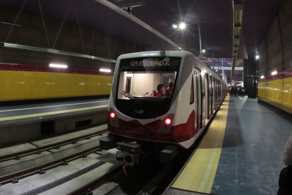 Las fisuras de las rieles del Metro de Quito fueron reparadas en la madrugada del domingo 16 de febrero