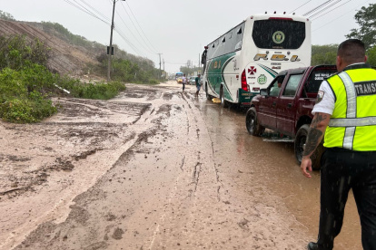 Diferentes entidades reaccionaron tras el deslizamiento.