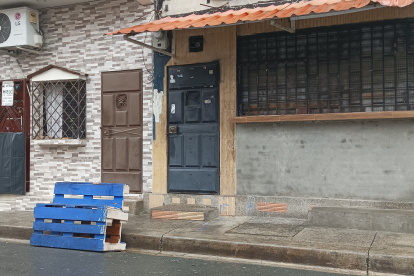 Escena del violento ataque armado ocurrido la noche del 16 de febrero en la cooperativa Assad Bucaram, en Pascuales.