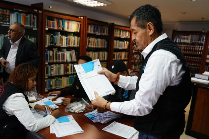 Manuel Peñafiel, de la Corte de Justicia Indígena Iberoamericana en el TCE.
