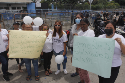Plantón fuera de la Penitenciaria.