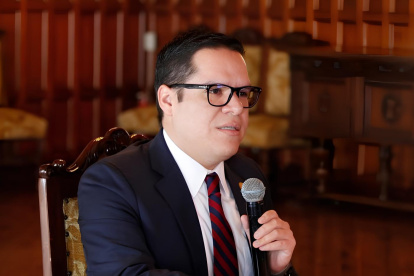 El secretario Neira está a cargo de cinco funciones en el gobierno de Daniel Noboa.