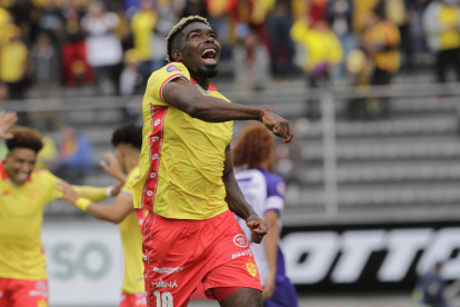 Carcelén anotó tres goles sin ser el puesto de delantero su posición habitual en cancha, sino volante. Fue la figura de la fecha.