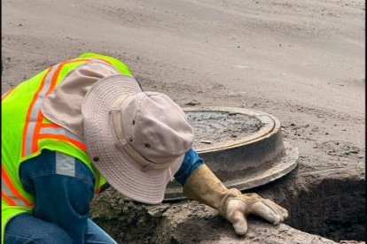 En Carcelén personal de la Epmaps suspendieron una conexión ilegal.