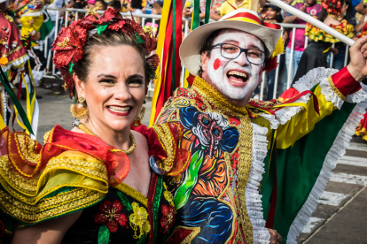 Grupo de personas celebrando el Carnaval.