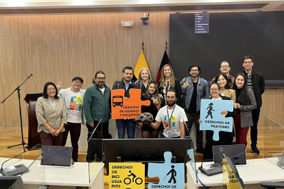 Integrantes de la Coalición por la Movilidad llegaron a la sesión del Concejo del 18 de febrero.