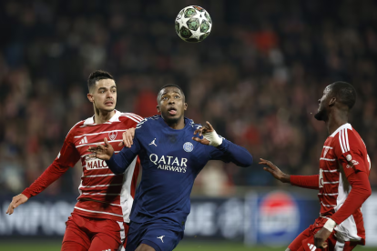 Willian Pacho (c) jugará de titular con París Saint-Germain en Champions League contra Brest