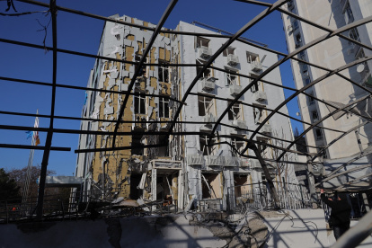 Un hospital dañado tras un ataque con un dron ruso en Odesa el 19 de febrero de 2025, en medio de la invasión rusa de Ucrania.