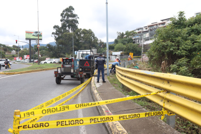 Trabajos de limpieza en la quebrada El Tejar en Cumbayá