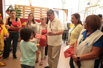 Actividad. La Balandra, restaurante de mariscos en Mercado del Río, brindó una mañana llena de juegos y sorpresas a niños atendidos en SOLCA.