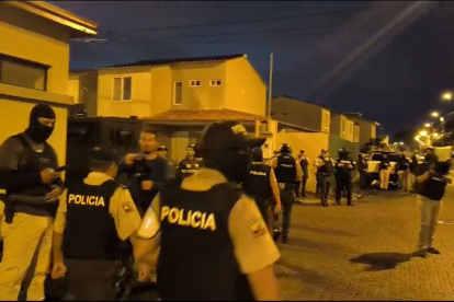 La Policía Nacional intervino en una ciudadela de La Aurora.