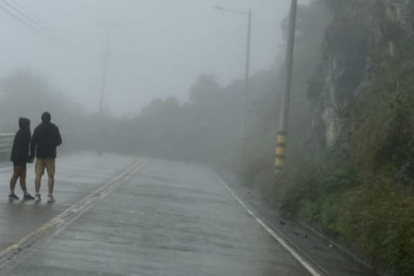 Un derrumbe de gran magnitud cierra la vía Cuenca- Molleturo- El Empalme.