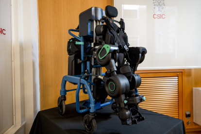 Presentación este martes en Madrid de Explorer, un nuevo prototipo pediátrico desarrollado de forma conjunta por el CSIC, varios hospitales madrileños y Marsi Bionics. Los exoesqueletos de última tecnología permiten a muchos niños con parálisis cerebral moverse con libertad y vivir con más independencia. EFE/ Daniel Gonzalez