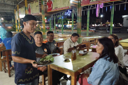 Napo.  En los mercados de la Amazonía de Ecuador se sirve el chontacuro en diferentes presentaciones.