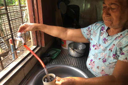 Reclamo. Moradores de la ciudadela 4 de mayo denuncian el problema.