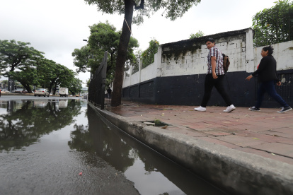 Invierno. Los daños preexistentes en instituciones educativas son acentuados por las lluvias.