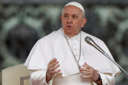 El Papa Francisco recibe atención médica en el Policlínico Gemelli, donde continúa su tratamiento para superar la neumonía bilateral.