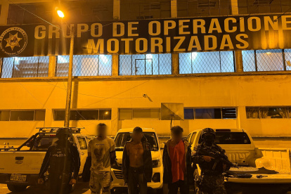 Tres hombres fueron detenidos en La Roldós la noche del 22 de febrero del 2025.