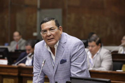 Chamba ahora pertenece a la bancada del movimiento ADN.