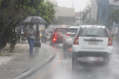 Guayaquil soporta intensas lluvias por quinto día consecutivo.