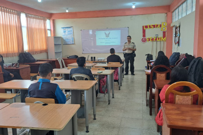 Acciones. La Policía Nacional ha brindado charlas en colegios.