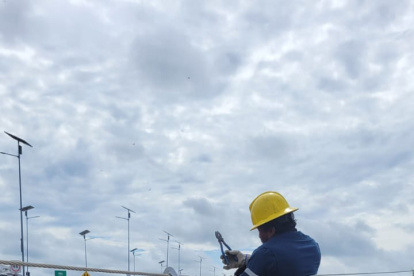 Situación. El incidente se reportó en la vía a Puerto Engabao.