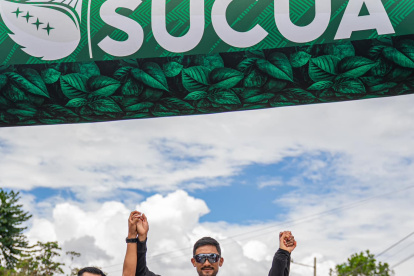 Óscar Patín (i), Daniel Pintado (c) y Jinson Calderón coparon el podio de los 35 km marcha del Nacional del fin de semana en Sucúa, Morona Santiago.