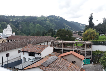 Situación. Según los vecinos, la construcción, que está ubicada en el centro de Guápulo, afecta el entorno patrimonial y cultural.