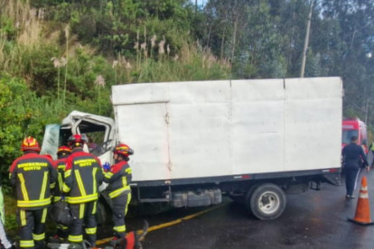 Un choque múltiple entre dos camiones y un automóvil liviano se produjo la tarde de este lunes 24 de febrero