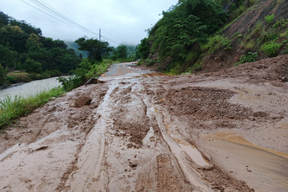En la provincia de El Oro se han registrado vías bloqueadas por las intensas lluvias.