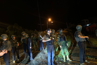 Militares hallan pruebas de microtráfico y cultos a la Santa Muerte en Ciudad Perdida junto al ministro de Defensa.