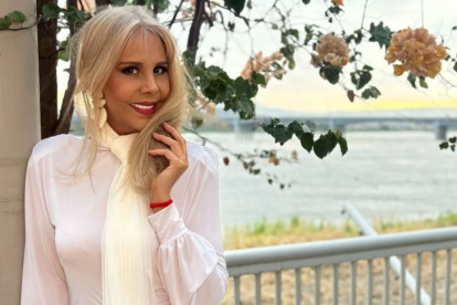 Silvana es una cantante ecuatoriana, que espera recuperar su voz.