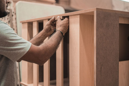 Materiales. Con madera y pintura económica se puede crear espacios cómodos dentro de casa.