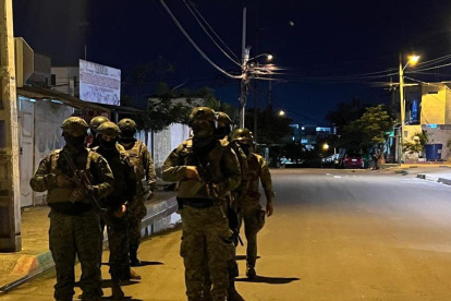 Las Fuerzas Armadas junto a la Policía conforman el Bloque de Seguridad, un frente que activó Daniel Noboa para combatir a organizaciones narcoterroristas.