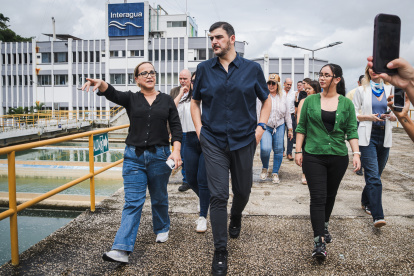 El alcalde realiza un recorrido en el evento.